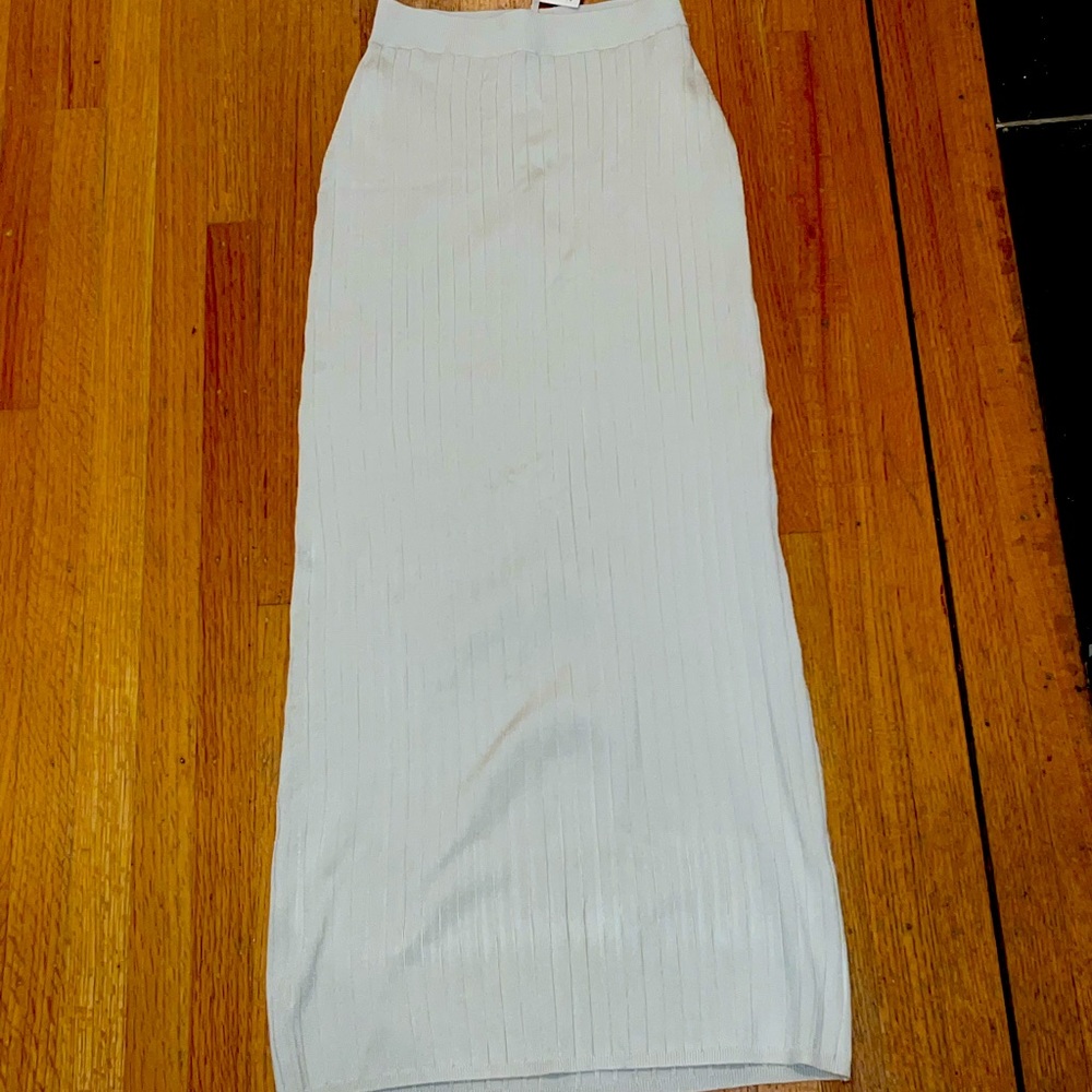Free people size xs cream coloured skirt. Fitted and long, gorgeous never worn.
